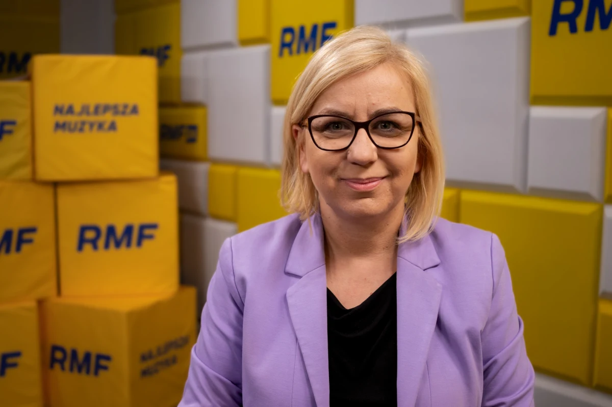 "Jest to coraz większe obciążenie budżetowe" - tak o dalszym mrożeniu cen energii powiedziała minister klimatu i środowiska Paulina Hennig-Kloska, która była gościem Grzegorza Sroczyńskiego w Popołudniowej rozmowie w RMF FM. Jak podkreślała, "na pewno jest tak, że będziemy chcieli tę uboższą sferę społeczeństwa bądź gospodarstwa wielorodzinne, objąć pomocą". "Będziemy musieli przyspieszać z procesem transformacji, bo energia produkowana z węgla będzie energią coraz droższą" - dodała.