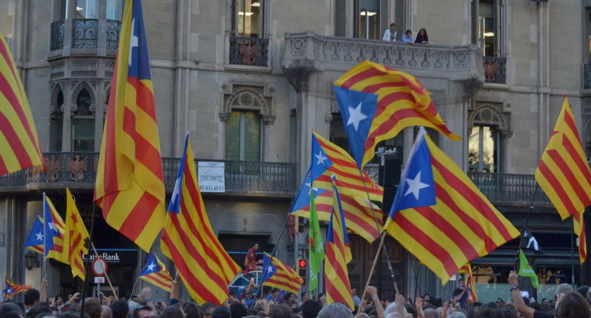 Władze Rosji mogły koordynować trwające kilka miesięcy zamieszki w Katalonii w 2019 r. wywołane przez separatystyczny ruch Tsunami Democratic - wynika ze śledztwa prowadzonego przed hiszpańskim wymiarem ścigania.