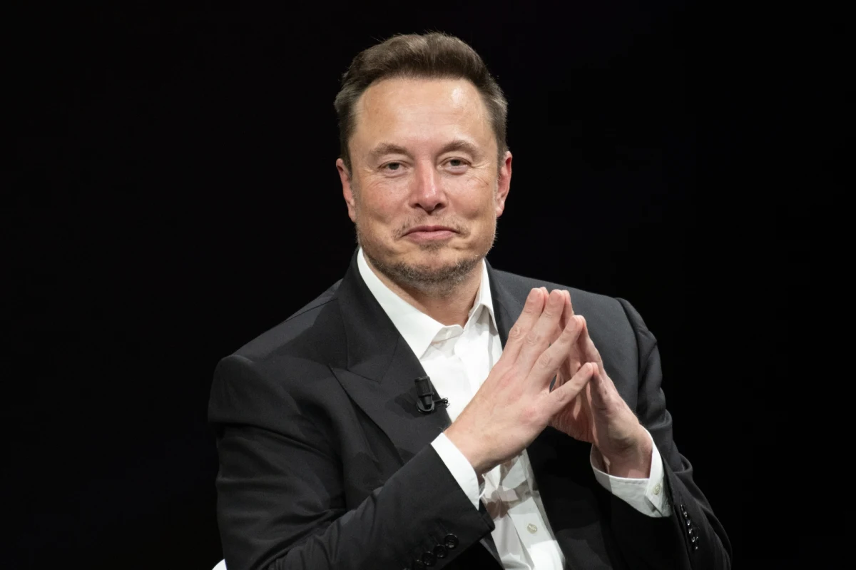Elon Musk ogłosił, że jego firma Neuralink z powodzeniem wszczepiła pierwszy bezprzewodowy chip do ludzkiego mózgu. Wstępne badania wskazują na występowanie obiecujących impulsów nerwowych i neuronowych u pacjenta. Osoba ta czuje się dobrze - zapewnił miliarder.