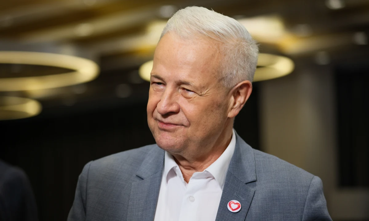 "Uważałem, że na to, co się dzieje w kraju, trzeba zareagować. Zareagowałem i przyłączyłem się do grupy ludzi, którzy - jak się okazało - też masowo zauważyli, że Polska zmierza w złym, niebezpiecznym kierunku" - powiedział w Porannej rozmowie w RMF FM Apoloniusz Tajner, argumentując swój start w wyborach do Sejmu. Poseł Koalicji Obywatelskiej mówił też o sytuacji w polskich skokach narciarskich.