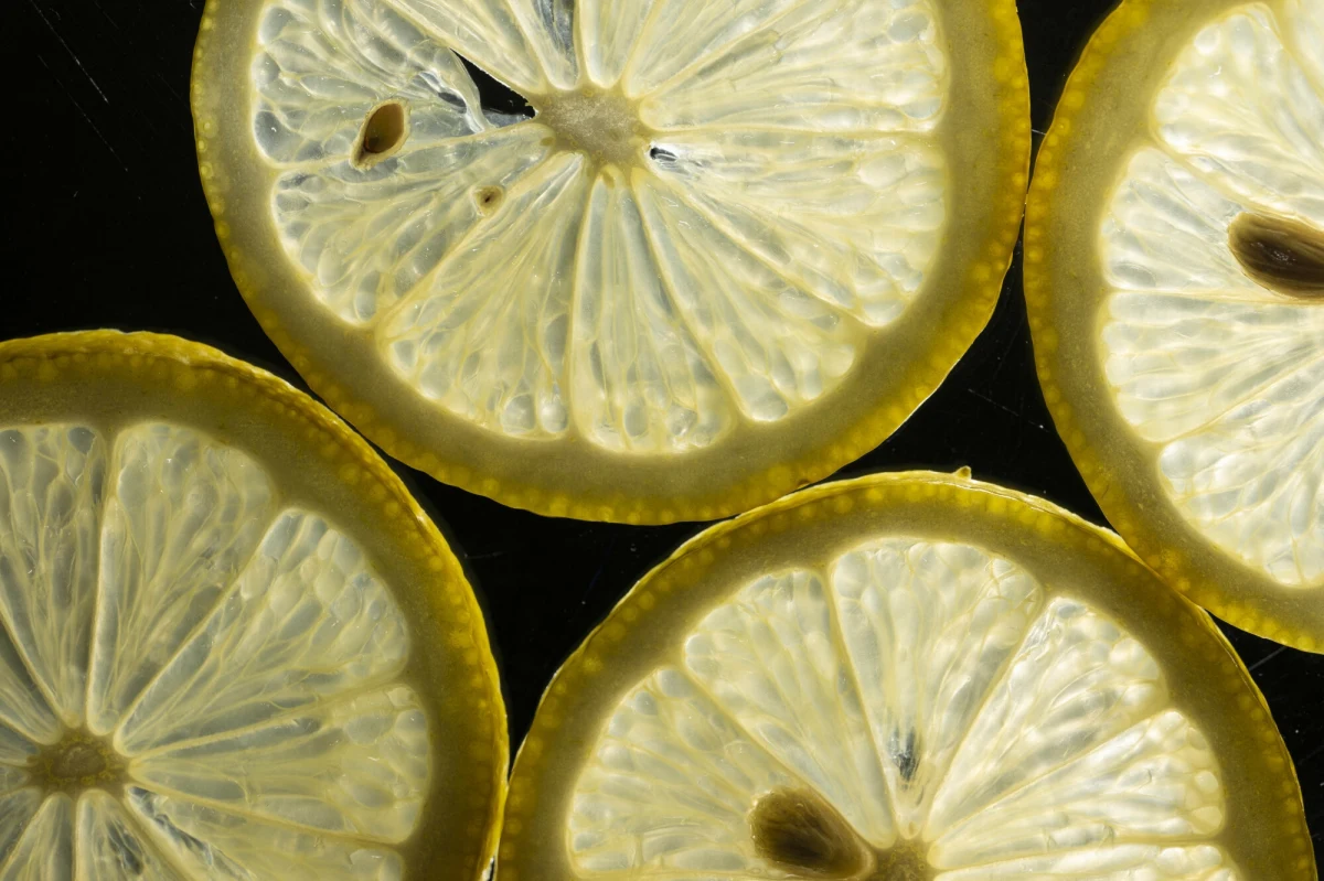 To chyba najdroższa cytryna w historii wszystkich cytryn. Na aukcji w Wielkiej Brytanii suszony owoc cytrusowy sprzed 285 lat sprzedano za 1400 funtów.