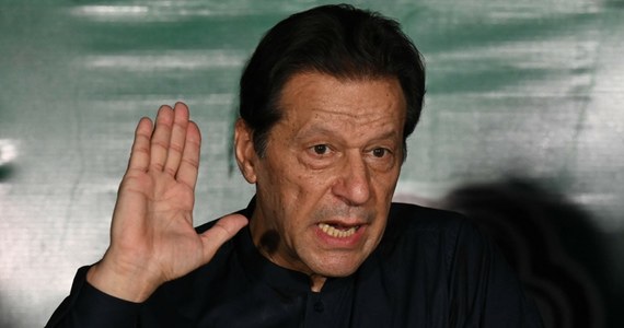 Były premier Pakistanu Imran Khan skazany na 10 lat więzienia za ujawnienie tajemnic państwowych. Podobny wyrok usłyszał jeden z jego partyjnych zastępców. Werdykt zapadł przed zaplanowanymi na 8 lutego wyborami parlamentarnymi, w których polityk nie wystartuje z powodu wcześniejszego wyroku skazującego.