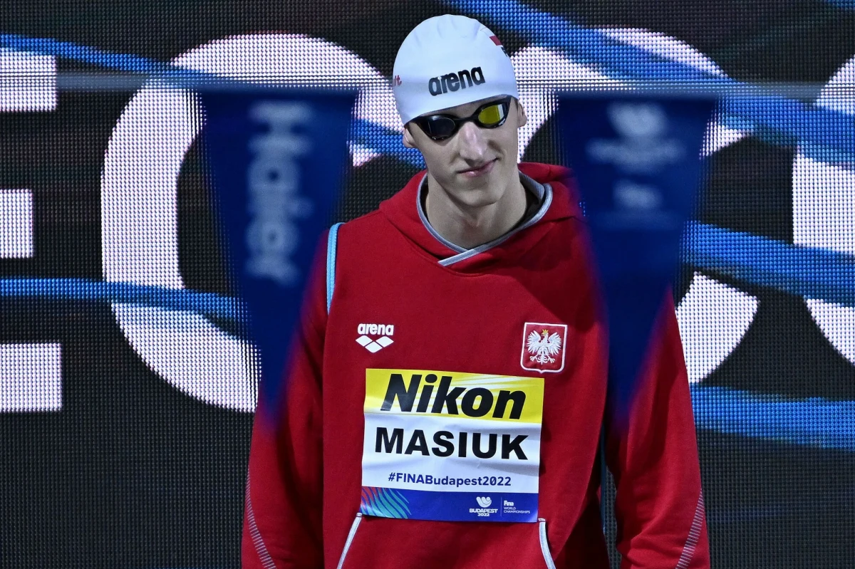 Pływacy wkraczają na basen w stolicy Kataru. Tam trwają mistrzostwa świata w sportach wodnych. O medale w pływaniu od niedzieli będzie rywalizować 22 reprezentantów Polski. Włączenie się do walki o krążek zapowiada Ksawery Masiuk, który jak zapewnia, zapomniał już o wydarzeniach z ubiegłego roku z Japonii, gdzie do medalu zabrakło mu siedmiu setnych sekundy.