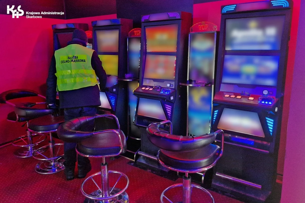 Dziewięć nielegalnych automatów zajęli funkcjonariusze Warmińsko-Mazurskiego Urzędu Celno-Skarbowego w Olsztynie. Jeden z lokali znajdował się w centrum stolicy Warmii.