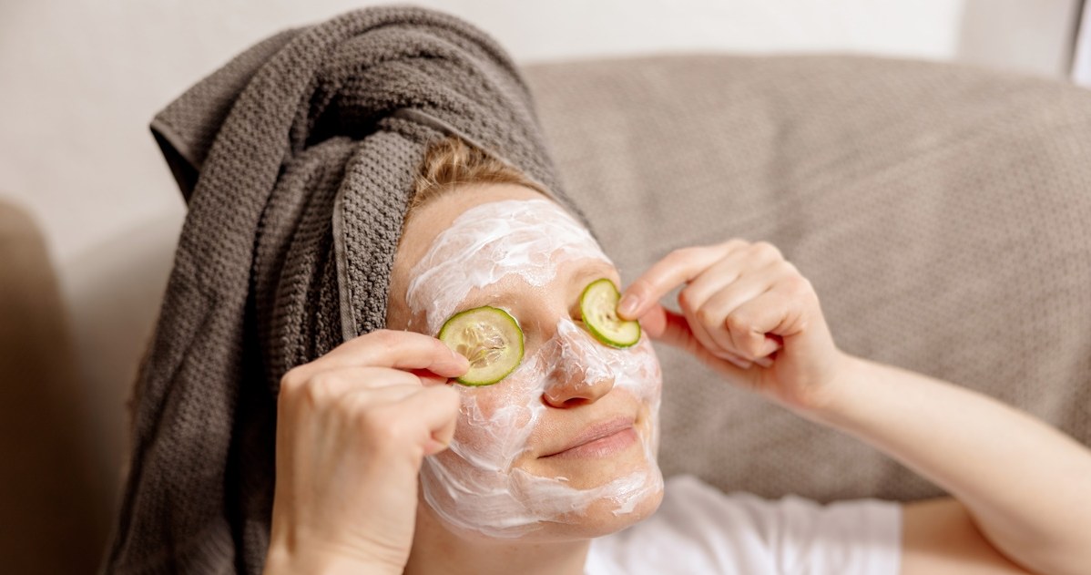 Pokrój w plasterki i nałóż na twarz. Przebarwienia i drobne zmarszczki znikną