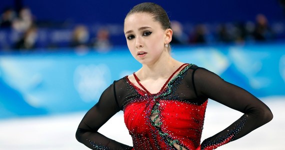 Międzynarodowa Unia Łyżwiarska (ISU) poinformowała, że złoto igrzysk olimpijskich w Pekinie za konkurs drużynowy w łyżwiarstwie figurowym zostanie przyznane USA, srebro Japonii, natomiast Rosja otrzyma brąz po tym, jak w poniedziałek ogłoszono dyskwalifikację Kamiły Walijewej za doping. Rosyjski Komitet Olimpijski (ROC) odwoła się od decyzji ISU degradującej rosyjską drużynę.