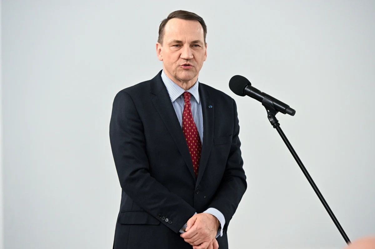 Minister spraw zagranicznych RP Radosław Sikorski składa dziś wizytę w Berlinie, gdzie spotka się z szefową dyplomacji RFN Annaleną Baerbock. W wywiadzie dla gazety "Frankfurter Allgemeine Zeitung" (FAZ) minister podkreślił znaczenie pomocy dla Ukrainy i wskazał na zagrożenie dla Niemiec ze strony Rosji.