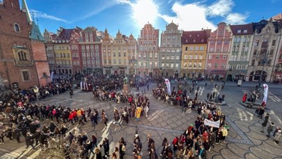 Polonez dla Fredry. Maturzyści tańczyli na Rynku 