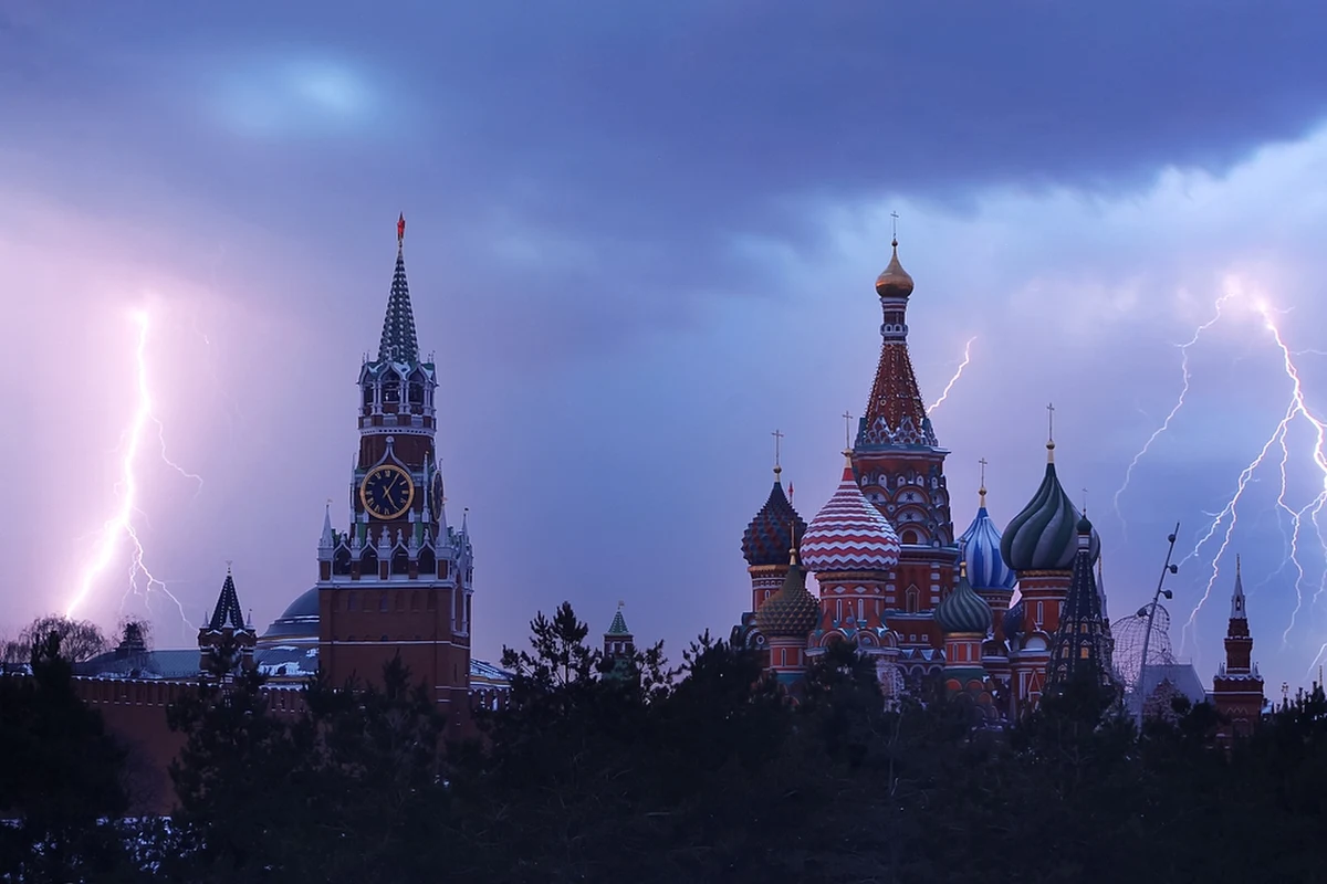 Setki stron w rosyjskiej sieci było niedostępnych we wtorkowy wieczór. Awaria protokołu zabezpieczającego spowodowała, że domeny .ru i .рф zostały wyłączone. Wraz z nimi przestały działać bankowe strony i aplikacje, wystąpiły też problemy z dostępem do podstawowej wyszukiwarki i mediów społecznościowych.