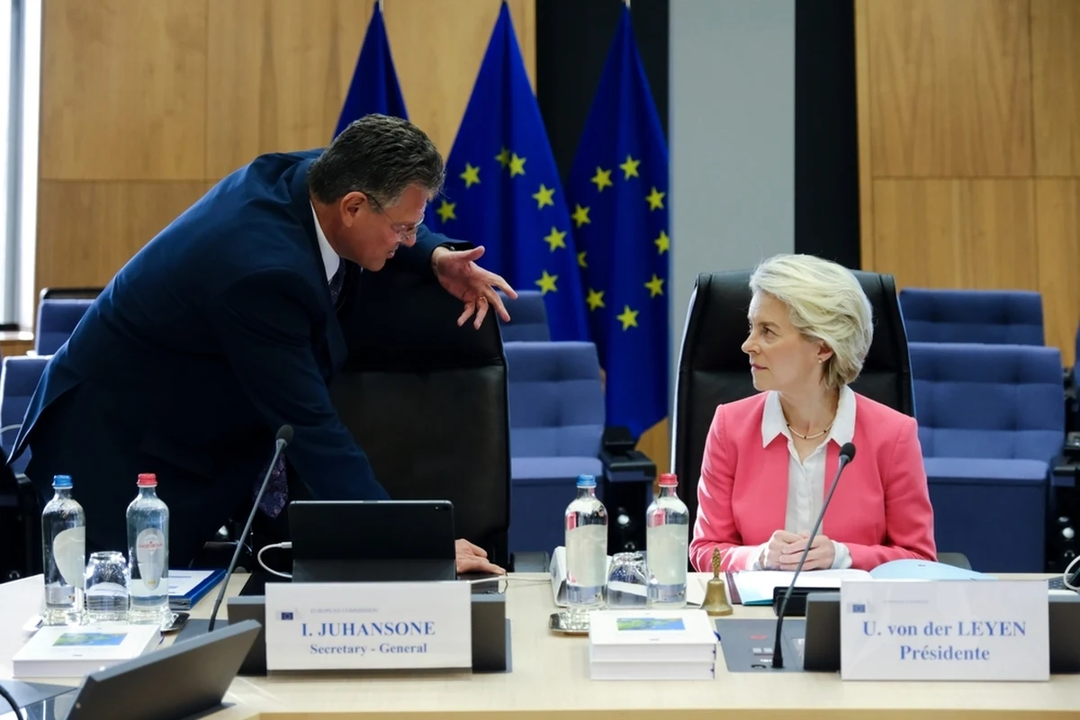 Komisja Europejska zdecydowała o przedłużeniu do czerwca 2025 roku unijnej umowy handlowej z Ukrainą. Zastrzeżenie na kolegium komisarzy zgłosił jedynie komisarz Janusz Wojciechowski. 