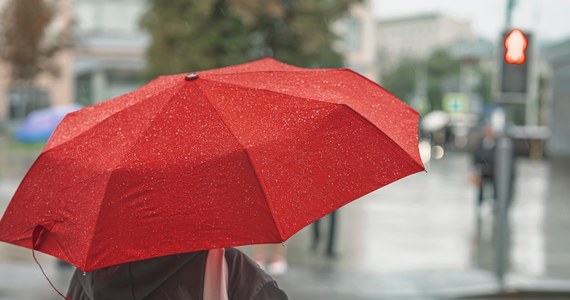 Zachmurzenie duże i opady słabego deszczu na przeważającym obszarze kraju. Temperatura w środę od 2 stopni Celsjusza na wschodzie do 8 stopni na południowym zachodzie kraju.