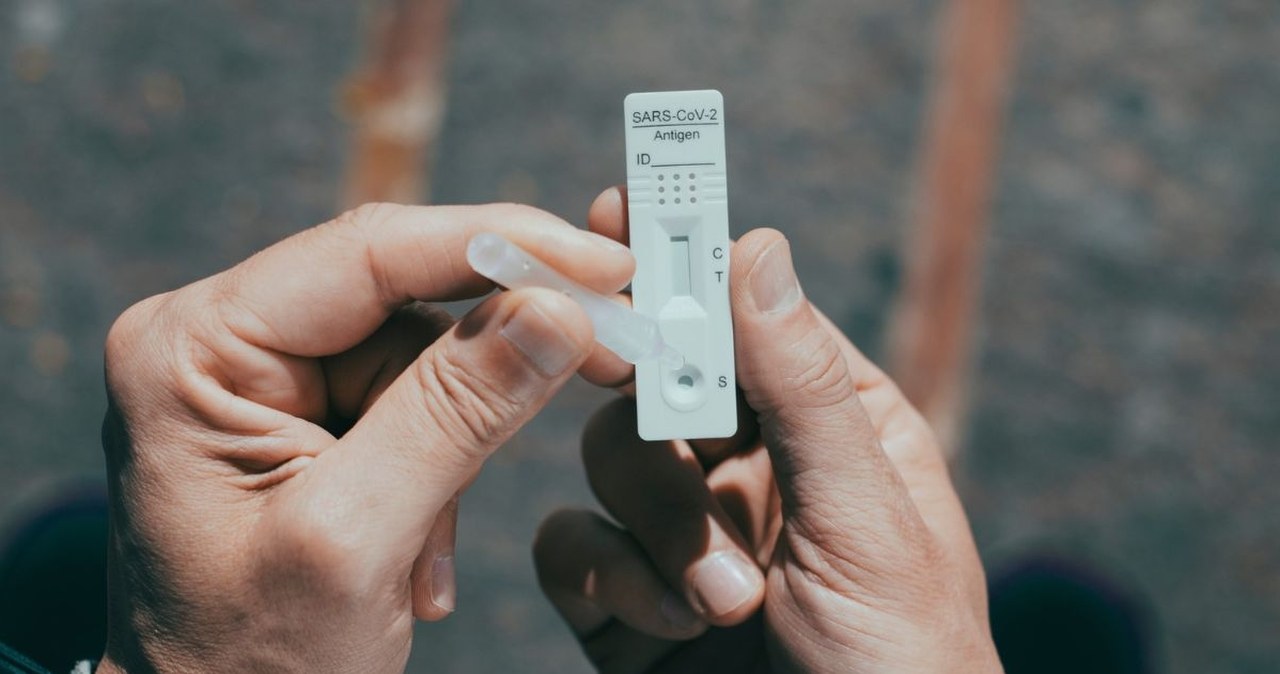 Co wiemy o nowym wariancie COVID-19 XFG? Eksperci oceniają zagrożenie