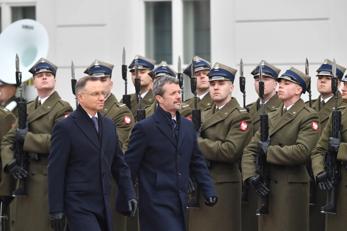 ​Od oficjalnego powitania przez prezydenta Andrzeja Dudę na dziedzińcu Pałacu Prezydenckiego rozpoczęła się w środę trzydniowa wizyta w Polsce króla Danii Fryderyka X. Wśród poruszanych tematów są m.in. bezpieczeństwo, energetyka i klimat.