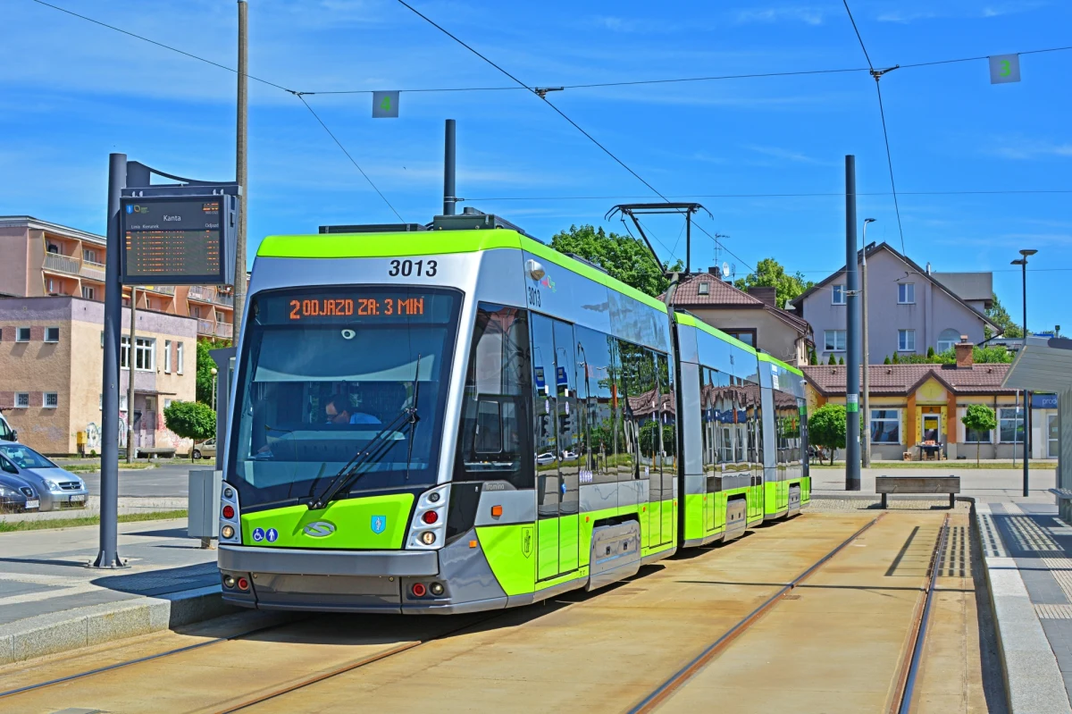 W związku z robotami drogowymi od godz. 9 w czwartek do piątku rano czasowo zawieszone zostaje kursowanie linii tramwajowych nr 1 i 2 - podał urząd miasta Olsztyna. Uruchomione zostaną zastępcze linie autobusowe.