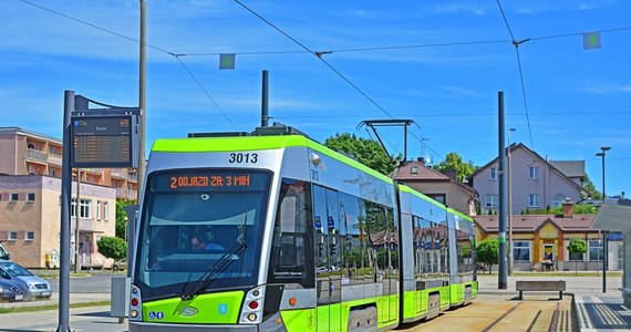 W związku z robotami drogowymi od godz. 9 w czwartek do piątku rano czasowo zawieszone zostaje kursowanie linii tramwajowych nr 1 i 2 - podał urząd miasta Olsztyna. Uruchomione zostaną zastępcze linie autobusowe.