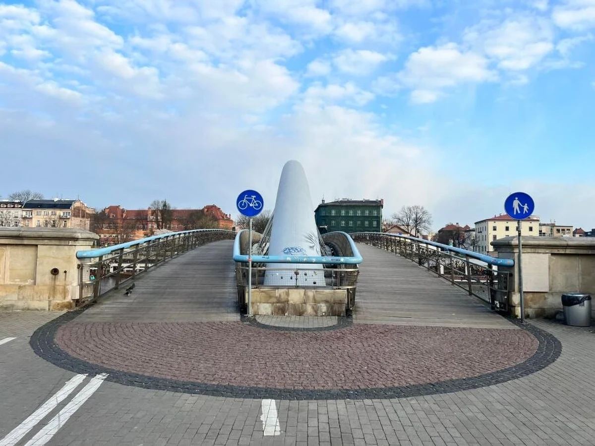 W poniedziałek, 5 lutego, ruszą prace związane z wymianą uszkodzonych balustrad na kładce o. Bernatka. W pierwszym etapie zmiany w organizacji ruchu będą dotyczyć jedynie pieszych.