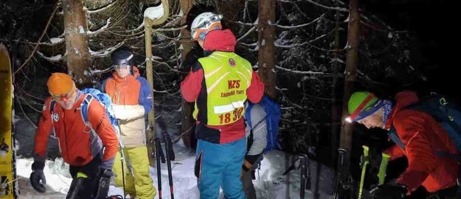 Całonocna akcja Horskiej Zachrannej Służby i polskiego GOPR w masywie Pilska w Beskidach. Ratownicy poszukiwali 46-letniego snowboardzisty. 
