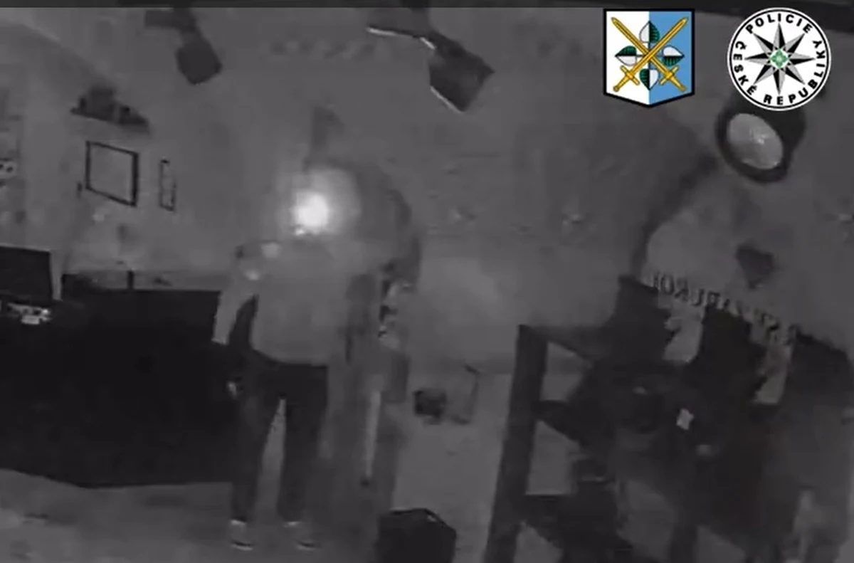 To była jedna z najbardziej poszukiwanych osób w Czechach. Chodzi o złodzieja okradającego tamtejsze lombardy. Jak się okazało, poszukiwanym był obywatel Polski. Mężczyzna został zatrzymany. 