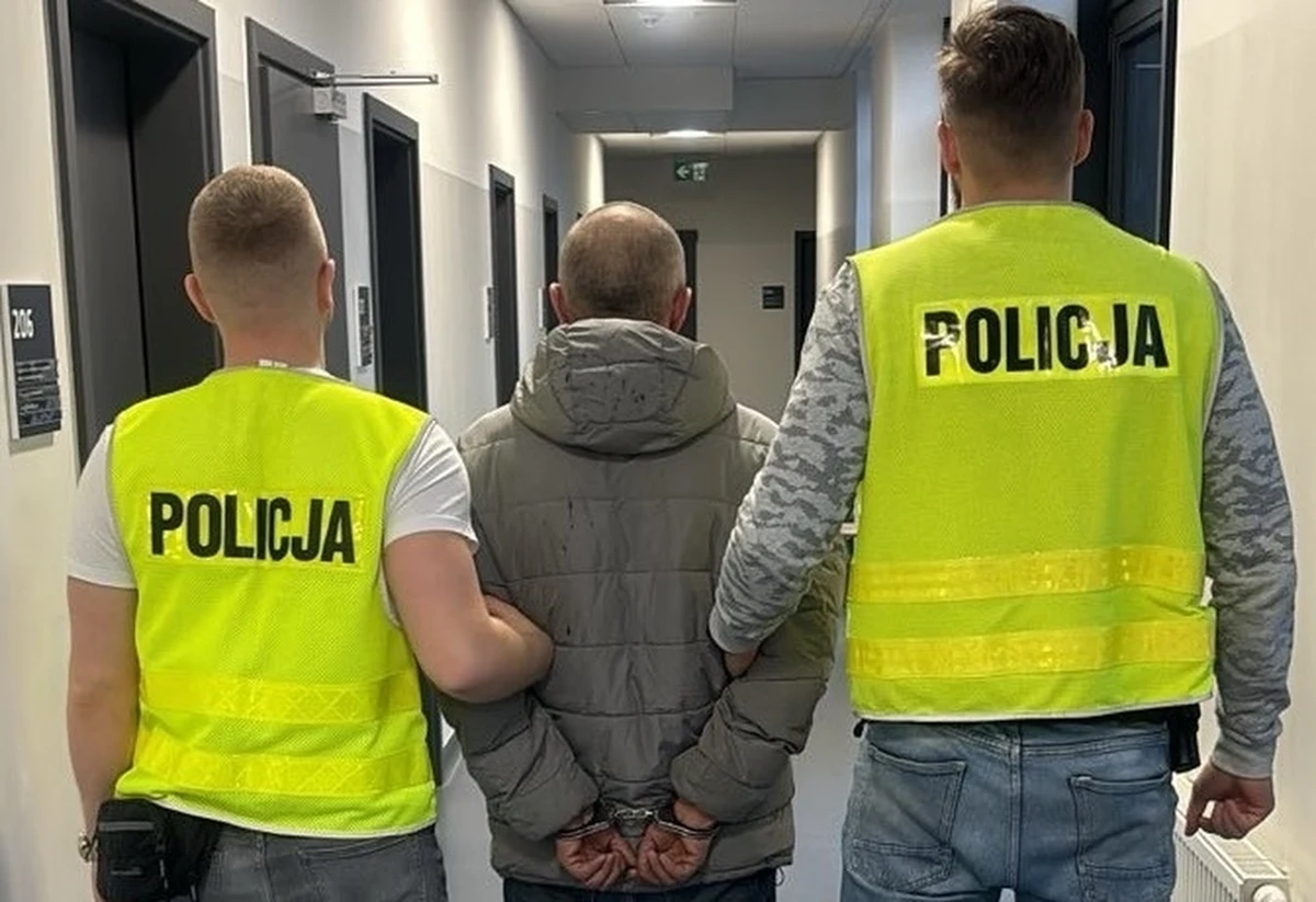 "Gang smakoszy" rozbity przez łódzkich policjantów. Funkcjonariusze zatrzymali dwóch mężczyzn, którzy włamywali się do sklepów, a następnie kradli z nich wyroby mięsne i wędliniarskie. Grozi im 10 lat więzienia.
