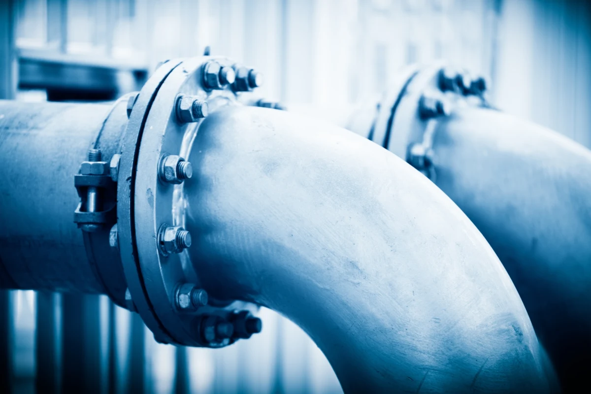 Na ulicy Kobiałka na warszawskiej Białołęce doszło do awarii wodociągowej. Trzy linie autobusowe zostały skierowane na trasy objazdowe. Wodociągowcy usunęli już awarię.