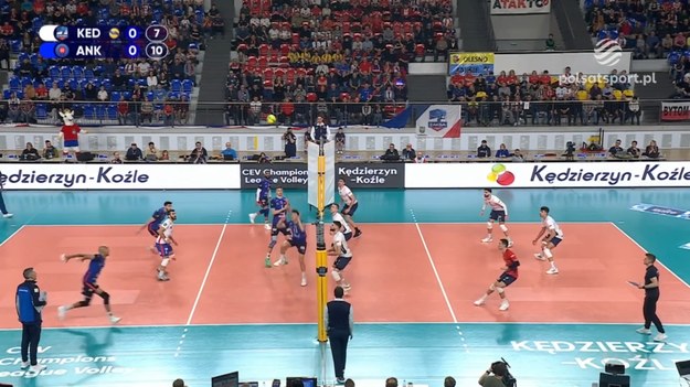 Fragmenty meczu Grupa Azoty ZAKSA Kędzierzyn-Koźle – Halkbank Ankara 3:2 (21:25, 25:22, 25:21, 16:25, 15:12) - siatkówka; Liga Mistrzów, baraż o ćwierćfinał. Jak zagrali Earvin N’Gapeth i Nimir Abdel-Aziz?

