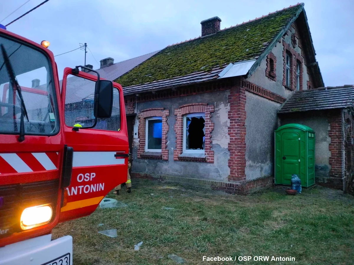 67-letni mężczyzna został ranny w wyniku wybuchu butli z gazem w mieszkaniu w Ludwikowie w Wielkopolsce. Straty oszacowano wstępnie na 50 tys. zł.