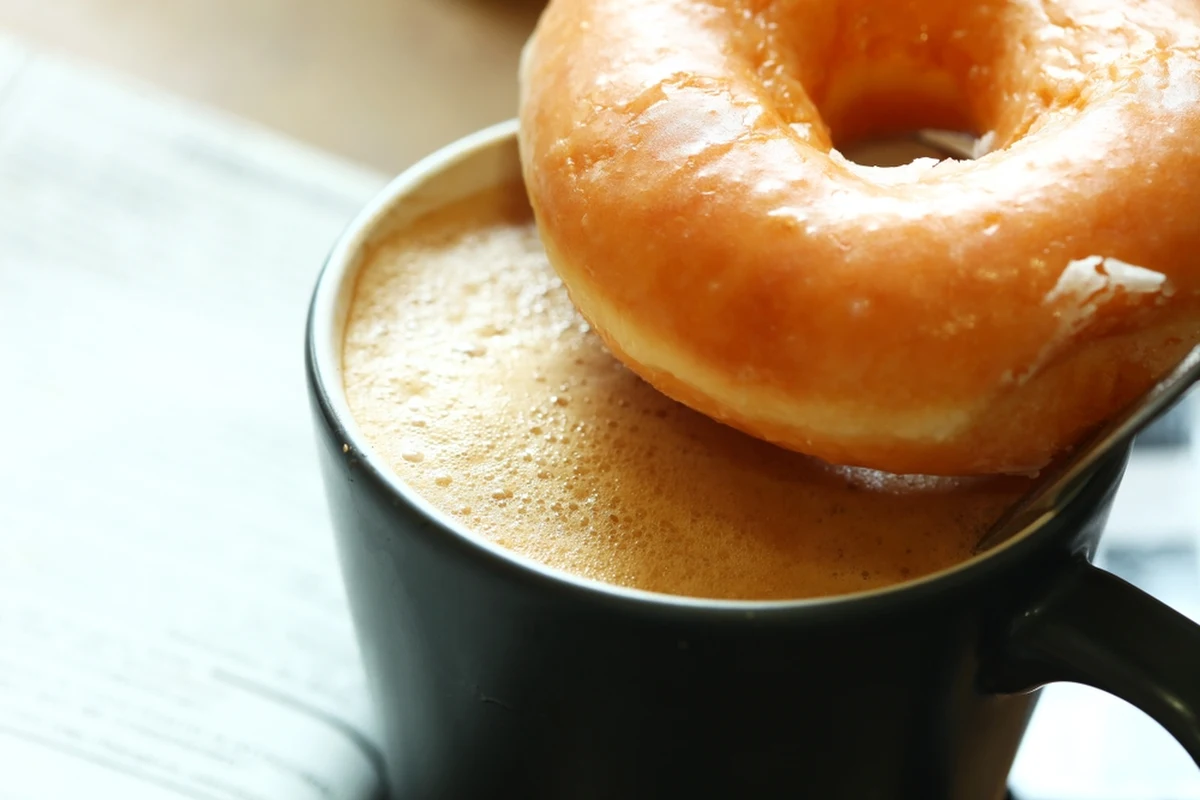 Oszukiwał na kasie samoobsługowej w jednym ze sklepów w Bochni w Małopolsce i podawał się za policjanta, choć nim nie był. Zatrzymali go prawdziwi mundurowi.