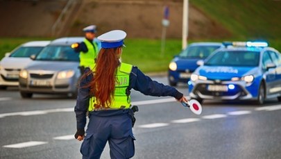 Podczas kontroli drogowej policjant użył broni. We Wrocławiu trwa obława