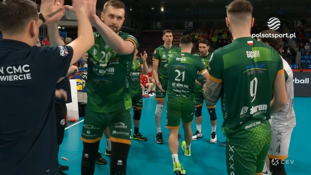 Oto skrót pierwszego meczu Asseco Resovia Rzeszów - Aluron CMC Warta Zawiercie w 1/4 finału Pucharu CEV. 