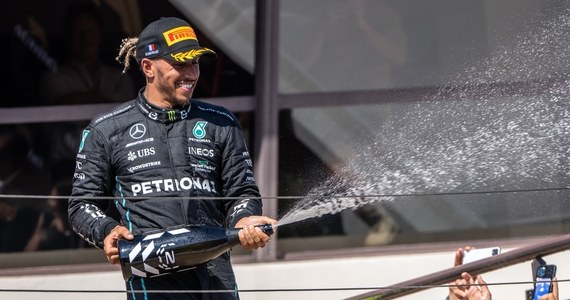 Siedmiokrotny mistrz świata Formuły 1 Brytyjczyk Lewis Hamilton po sezonie 2024 przejdzie z Mercedesa do Ferrari. Sensacyjną wiadomość przekazały oba zespoły.