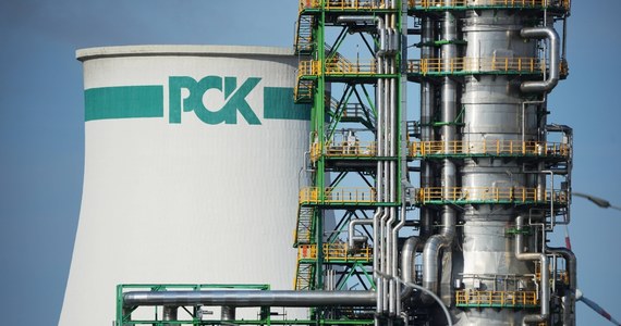 ​Niemieckie ministerstwo gospodarki planuje do początku marca wywłaszczyć rosyjski koncern Rosnieft z rafinerii ropy naftowej PCK Schwedt i sprzedać udziały Polakom - napisał w czwartek niemiecki portal Business Insider (BI). 