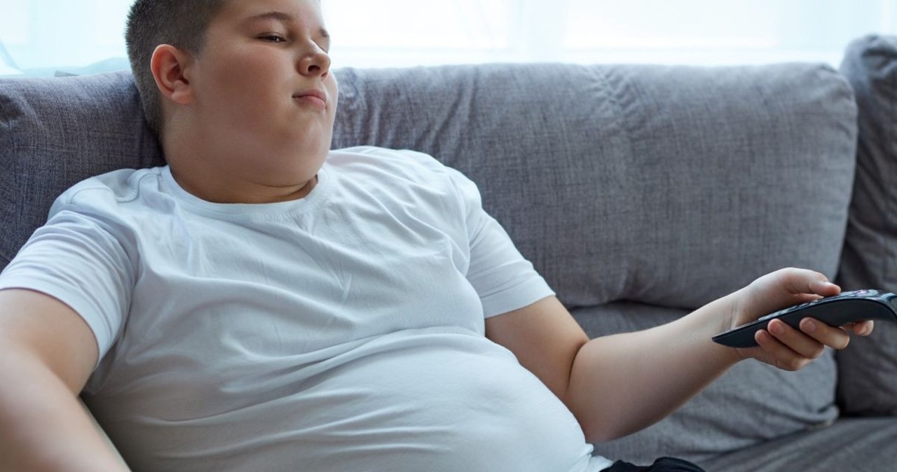 Dzieciństwo pod presją. Związek stresujących przeżyć z nadwagą u młodzieży