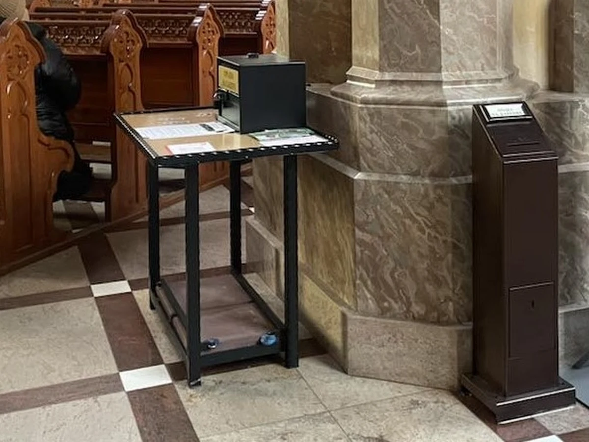 39-latek kradł gotówkę ze skarbonek ustawionych w kościołach w Węgrowie na  Mazowszu. Złapany na gorącym uczynku przyznał się do 10 włamań. Grozi mu 15 lat więzienia.