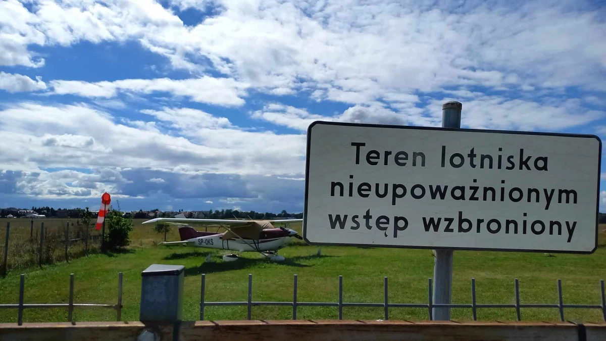 Lotnisko na Bemowie zostało zamknięte dla ruchu cywilnego. Jak dowiedział się reporter RMF MAXX powodem jest brak obsługi naziemnej.