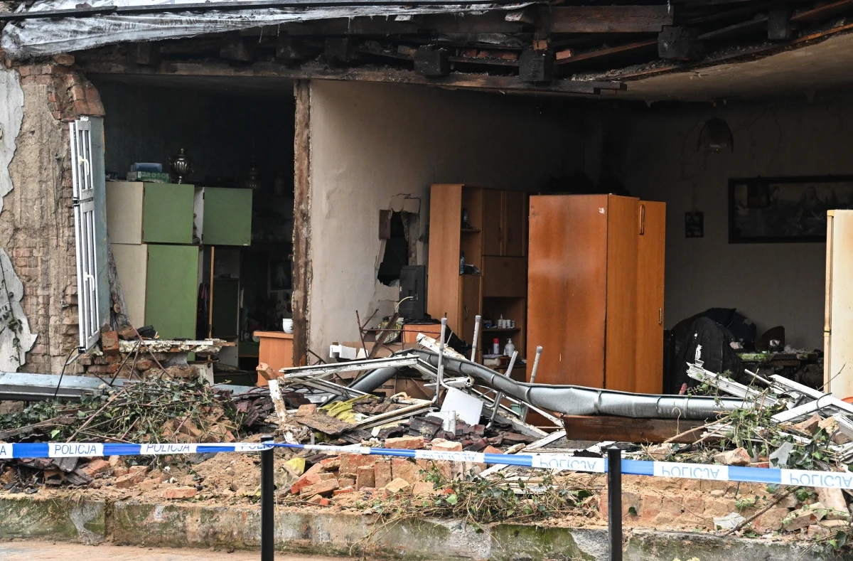 Groźne zdarzenie w budynku w szczecińskich Podjuchach. Najprawdopodobniej w wyniku wybuchu butli z gazem wybuchł tam pożar.