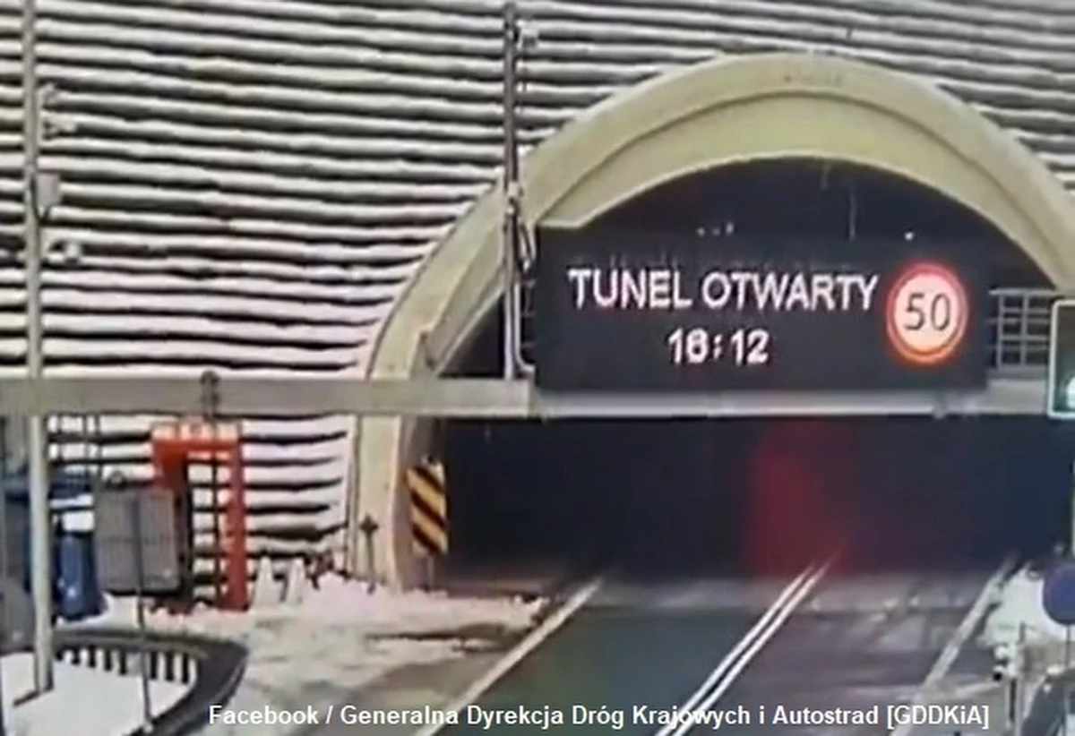 Tunel "Emilia" w Lalikach na Żywiecczyźnie w ciągu drogi S1 został już otwarty – poinformował Generalna Dyrekcja Dróg Krajowych i Autostrad w mediach społecznościowych. Oznacza to, że pojazdy ciężarowe, jadące na Słowację, nie muszą kierować się już na objazd przez Cieszyn.