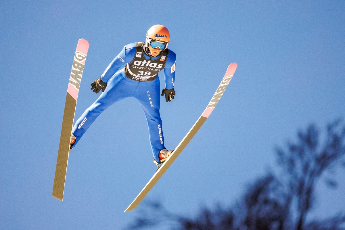 Aleksander Zniszczoł był 16., Dawid Kubacki 34., Piotr Żyła 37., a Kamil Stoch 49. w kwalifikacjach do sobotniego konkursu Pucharu Świata w skokach narciarskich w niemieckim Willingen. Przeziębiony Paweł Wąsek nie wystartował.
