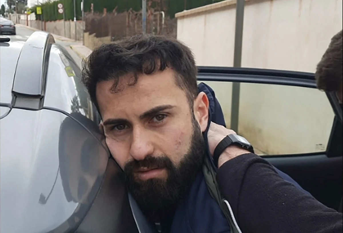 Złapano Marco Raduano, 40-letniego szefa mafii Gargano z regionu Apulia na południu Włoch. Historia Raduano nadaje się na film. Nie wiadomo jednak, czy ma być to kryminał, czy komedia romantyczna. Mafioso uciekł z więzienia wykorzystując powiązane prześcieradła przerzucone przez mur. Zatrzymano go przed luksusową restauracją na Korsyce. Jadł tam obiad ze swoją towarzyszką.