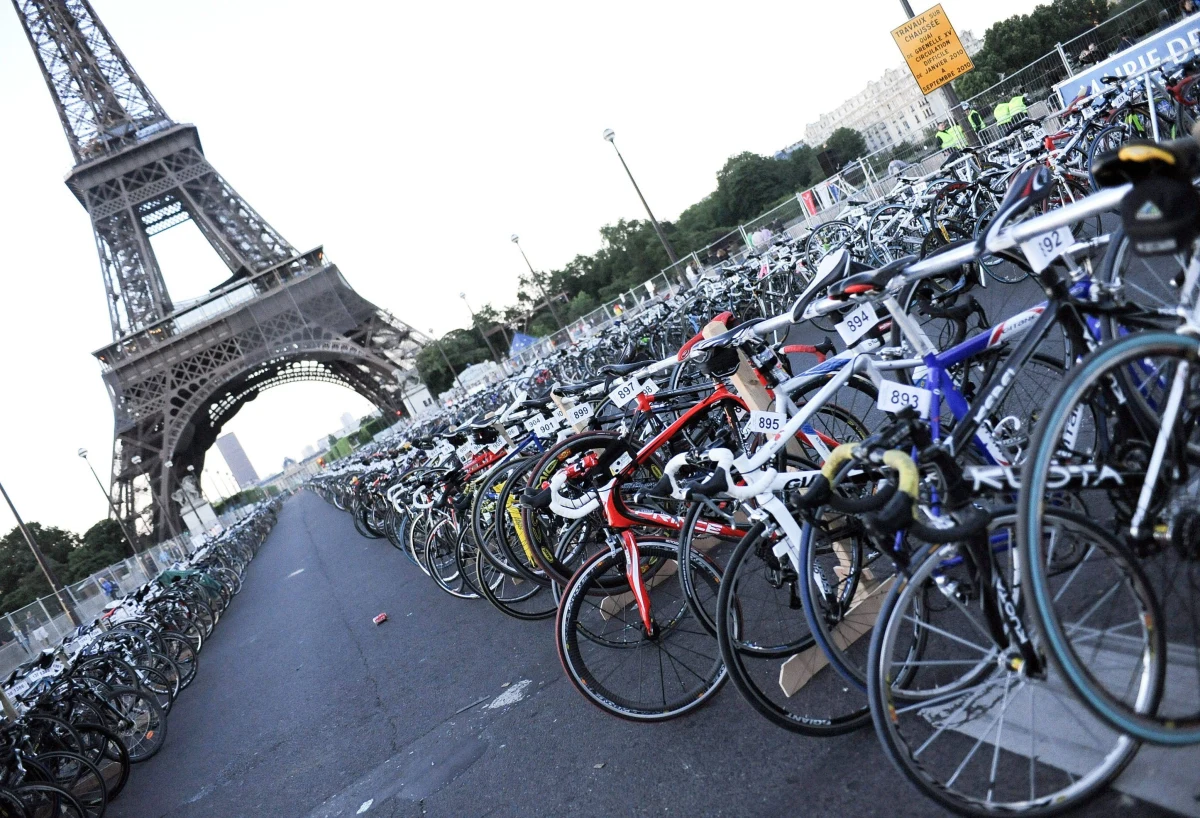 Rozczarowanie spotkało Francuza, który zbudował najwyższą na świecie Wieżę Eiffla z zapałek. Jego wyczyn nie został wpisany do Księgi Rekordów Guinnessa. Richard Plaud nie spełnił bowiem ważnego wymogu. 
