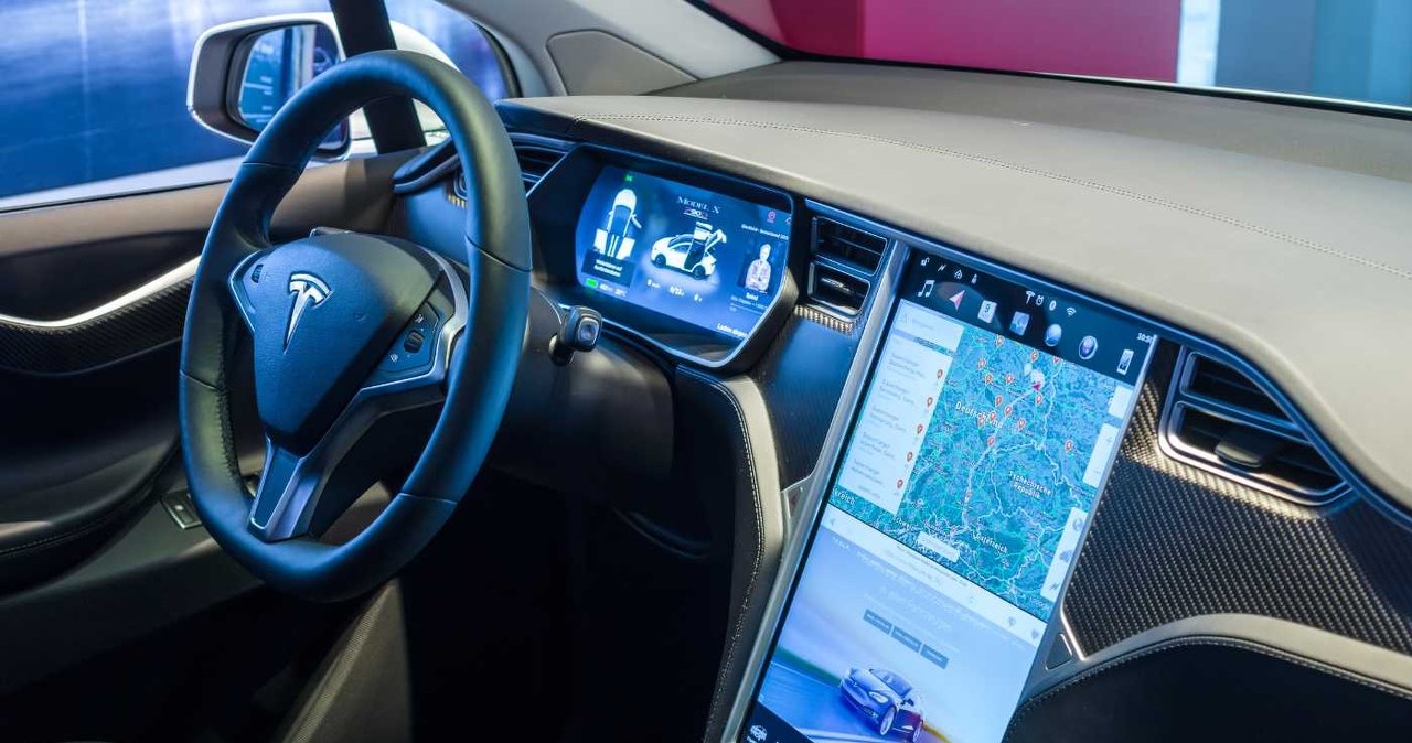 Plan Muska trafił do kosza. Tesla sprytnie ucieka od autonomicznych obietnic