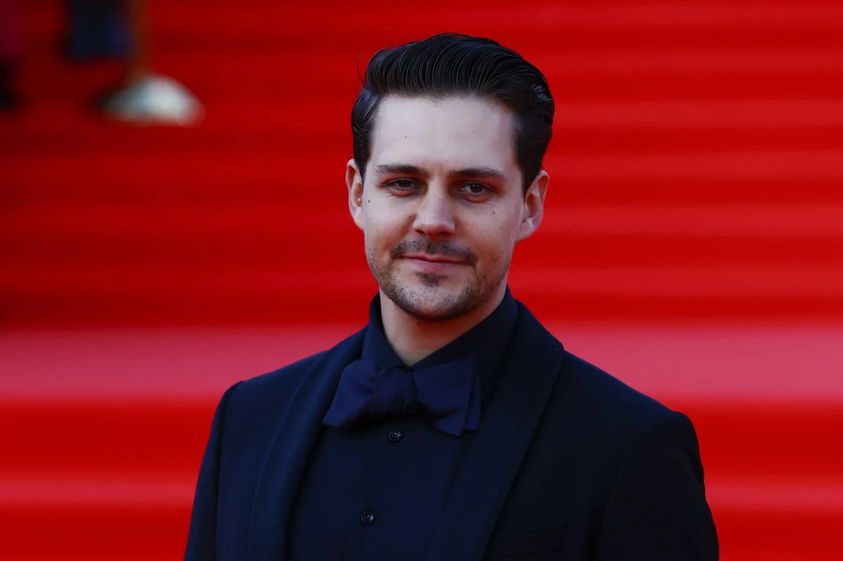 Milos Biković, znany serbski aktor, został zwolniony przez telewizję HBO z trzeciego sezonu popularnego na całym świecie serialu "Biały Lotos". Stało się tak po tym, jak ministerstwo spraw zagranicznych Ukrainy skrytykowało go za "wspieranie Rosji i ludobójstwa".