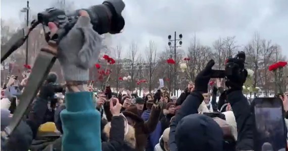 20 dziennikarzy, także z mediów zagranicznych zostało aresztowanych podczas sobotnich protestów w Moskwie. Na ulice stolicy Rosji wyszły żony żołnierzy wysłanych na wojnę w Ukrainie. Demonstracje odbywają się cyklicznie. Dzisiejsza była już dziewiątą z rzędu.