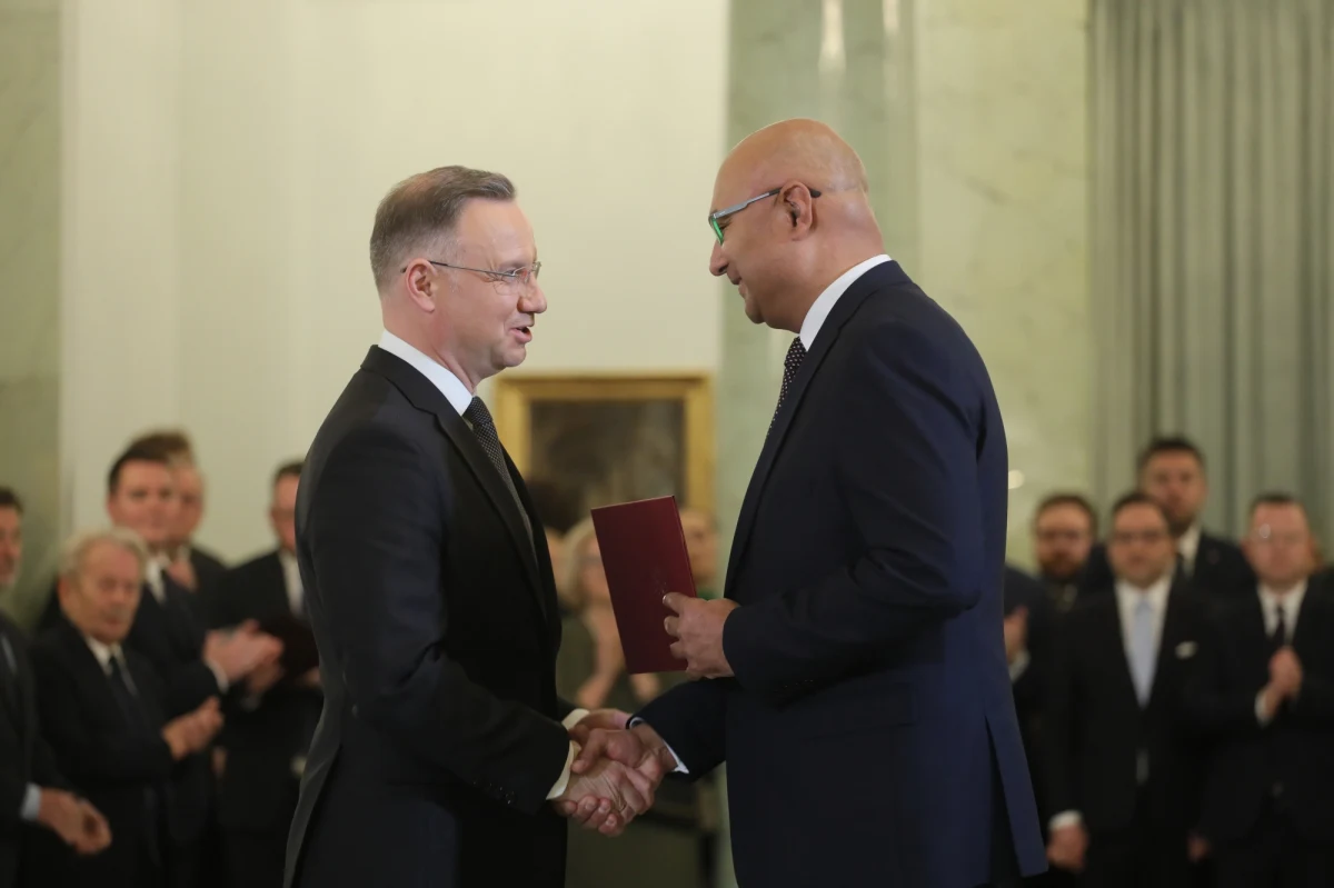 Prezydent będzie miał nowych doradców. Andrzej Duda powołał Alvina Gajadhura na doradcę społecznego i Sławomira Mazurka na doradcę. O powołaniach poinformowano na oficjalnej stronie prezydenta.