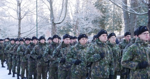 Prawie 300 wniosków o wypis z rezerwy wojskowej i przejście do zadań obrony cywilnej złożyli Finowie, po tym jak szef MON zapowiedział zmiany w prawie uniemożliwiające taki krok. To najwyższa dzienna liczba takich podań w historii – wynika z danych Centrum Służby Cywilnej.