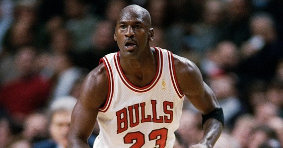 Kolejne pamiątki po Michaelu Jordanie sprzedane za kosmiczną kwotę. Buty, w których legenda koszykówki sięgała po największe sukcesy, osiągnęły na aukcji kwotę ponad 8 milionów dolarów. 