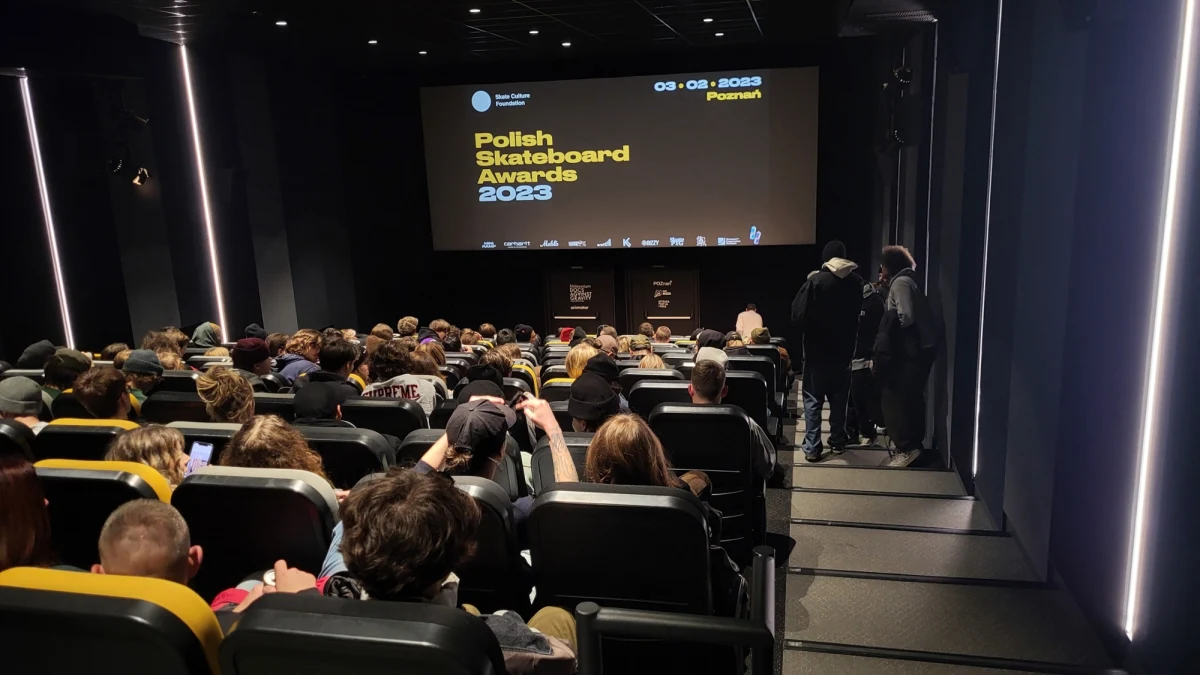 Prawie 200 osób wzięło udział w tegorocznej gali Polish Skateboard Awards 2023, podczas której nagradzani są najlepsi deskorolkarze w kraju. Nagrody przyznawane są w kilku kategoriach. Ceremonia wręczenia statuetek odbyła się w Poznaniu.