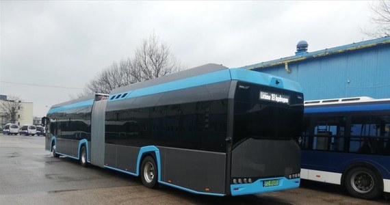 Miejskie Przedsiębiorstwo Komunikacyjne w Krakowie będzie testować przegubowy autobus Solaris zasilany wodorem. Przewoźnik w najbliższych latach planuje zakup nowych autobusów napędzanych tym paliwem - z wykorzystaniem środków unijnych.