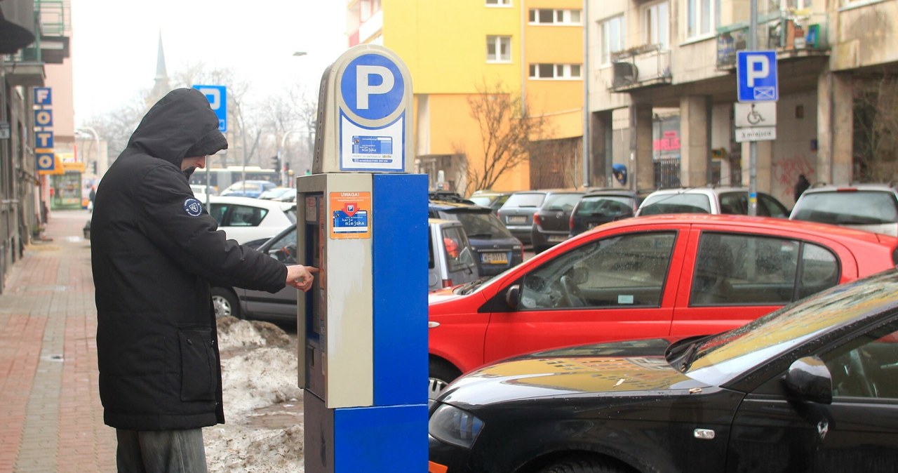 Zaparkowanie, samochodu, zwłaszcza, dużym, mieście, graniczy, często, cudem, dodatku, bywa, kosztowne, Mieszkańcy, holenderskieg Znaleźli sposób na darmowe parkowanie. Miasto idzie z nimi na wojnę