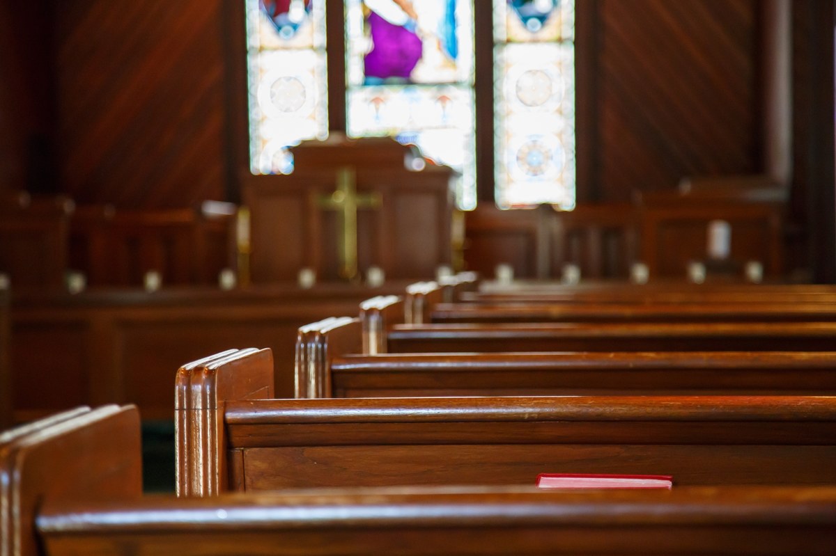 Za obrazę uczuć religijnych odpowie 41-latek, który w katedrze w Białymstoku rozkładał na ławkach, ambonie i ołtarzu kartki z bluźnierczymi napisami. Mężczyzna został zatrzymany na gorącym uczynku. Nie umiał wyjaśnić motywów swojego postępowania.  