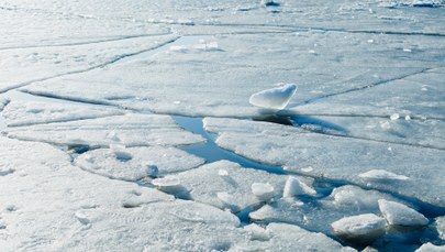 Pod wędkarzami pękał lód. Byli 200 metrów od brzegu